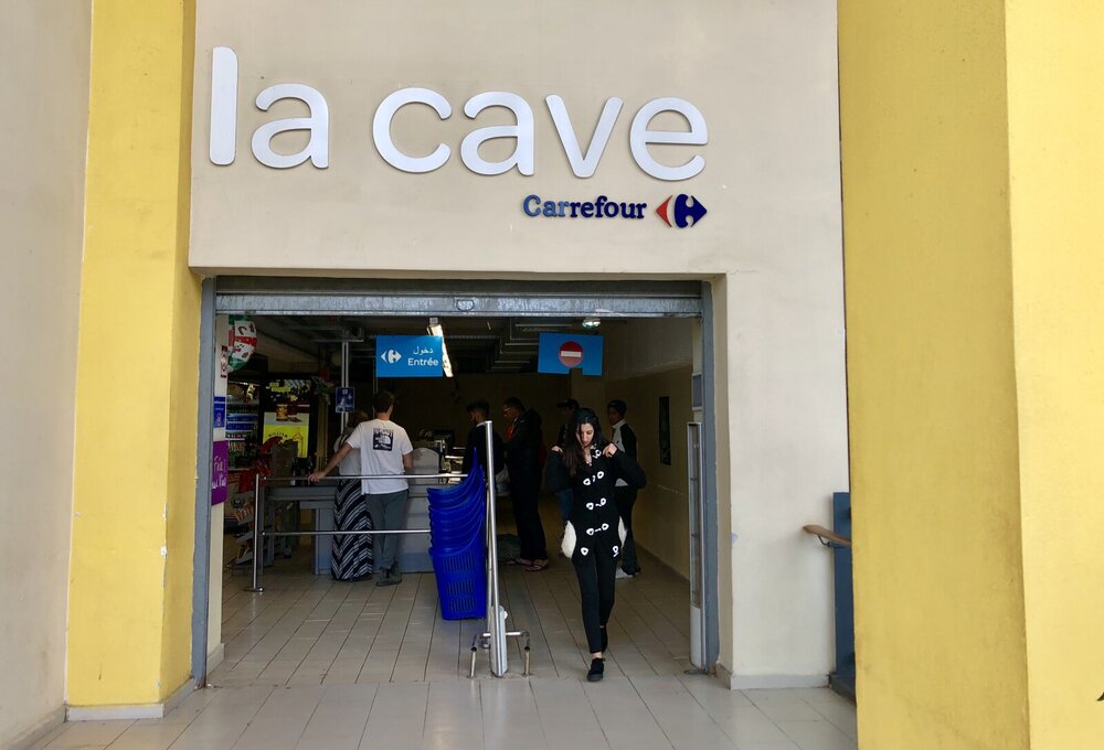 Алкогольные отделы в марокканских супермаркетах прячут в дальний угол