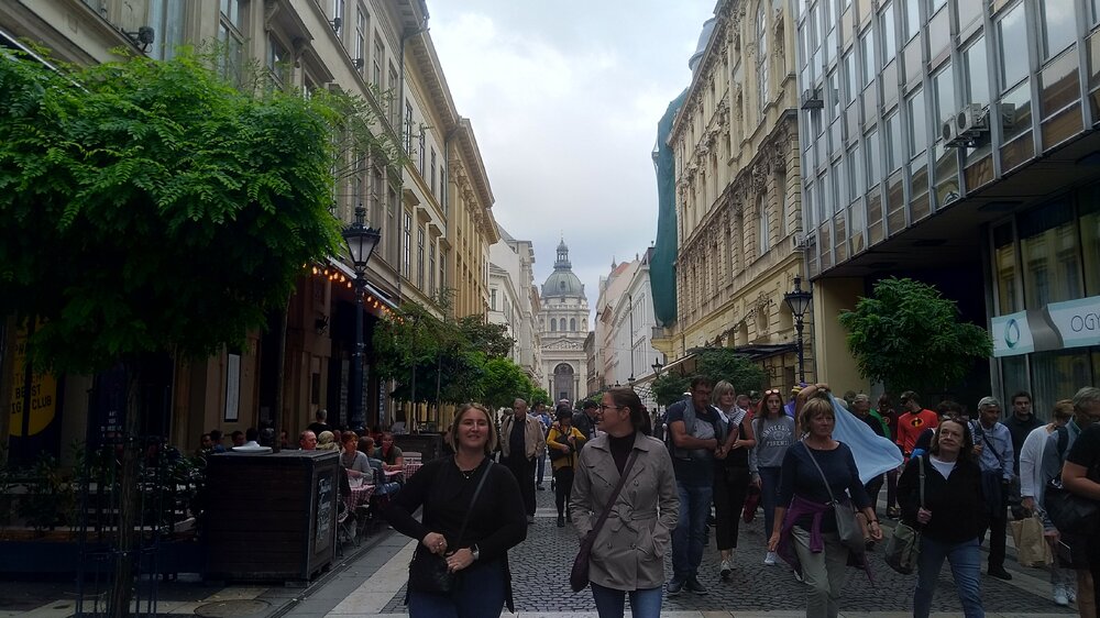 Пешеходная улица Zrínyi в центре Будапешта