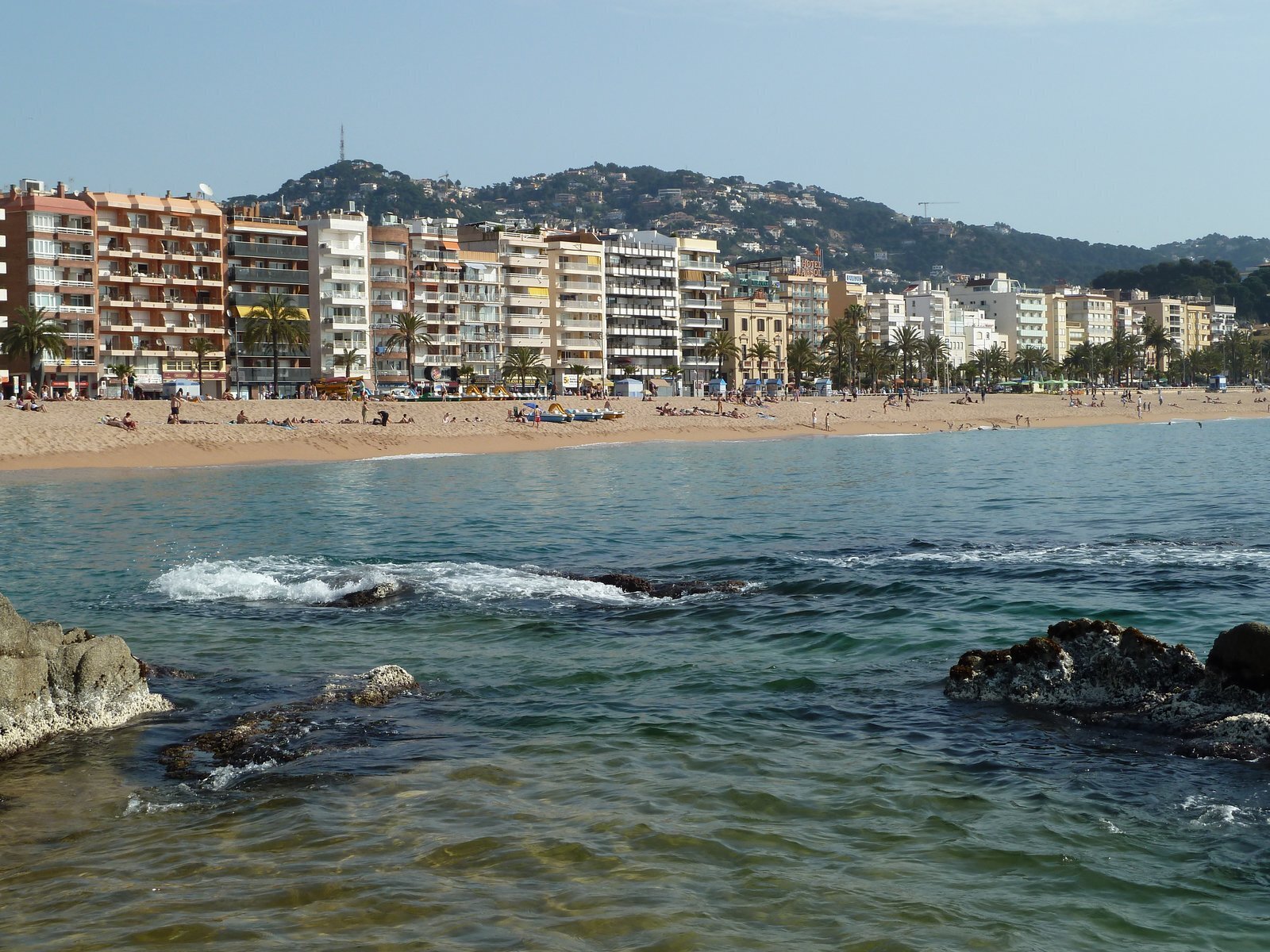 Чем заняться в Ллорет-де-Мар: достопримечательности, пляжи Коста-Брава и поездки по Каталонии
