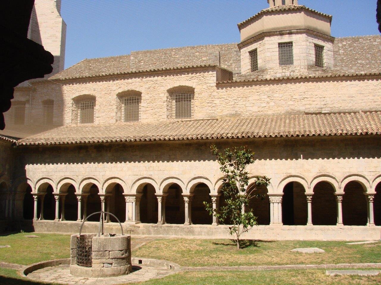 Монастырь Сан Педро, в котором размещен археологический музей