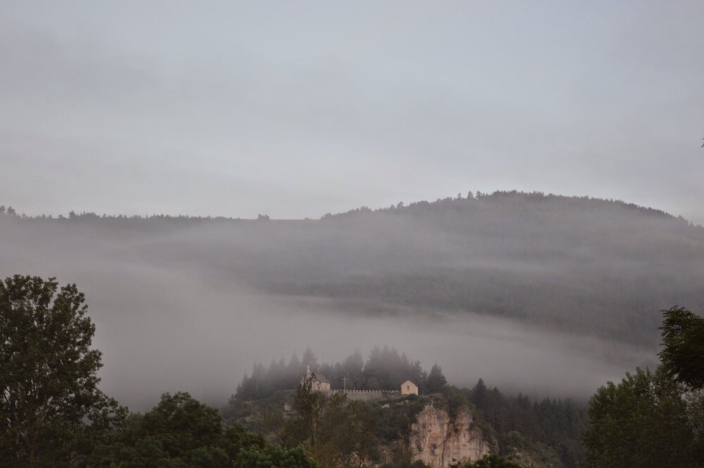 В долину часто ложится густой туман