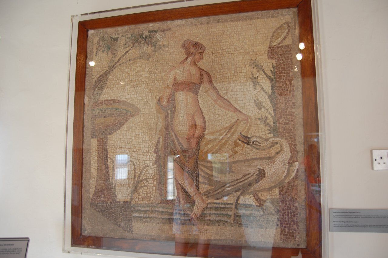 Фрагмент мозаики "Леда и лебедь" хранится в местном музее