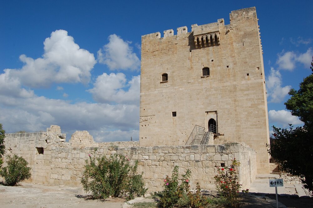 Замок был назван по имени владельца земель - Ганируса де Колосса