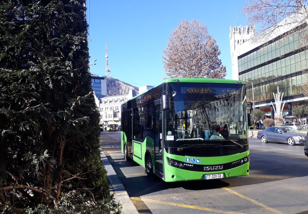 Рейс №37 - синий или зеленый муниципальный автобус
