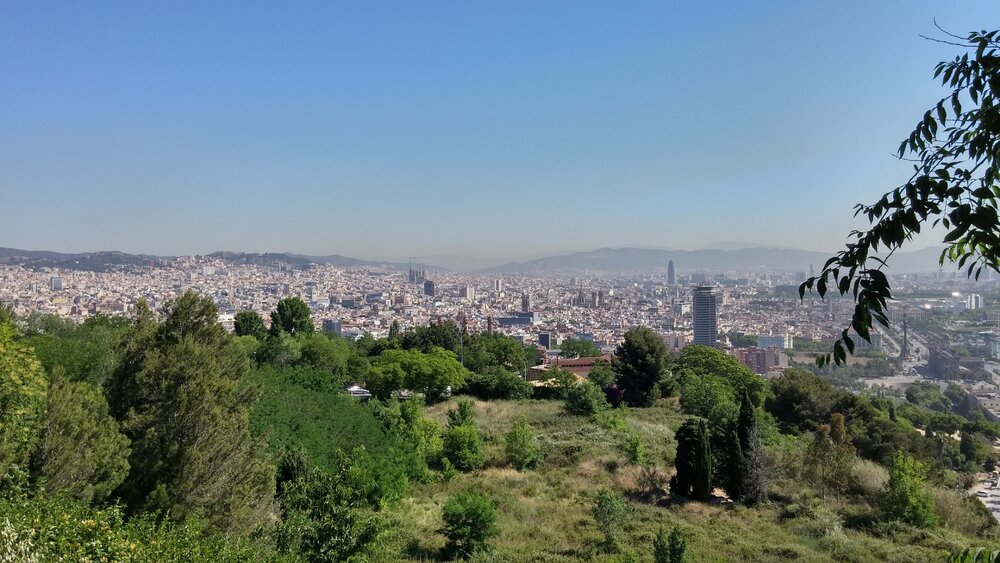 Вид на Барселону с холма Монтжуик