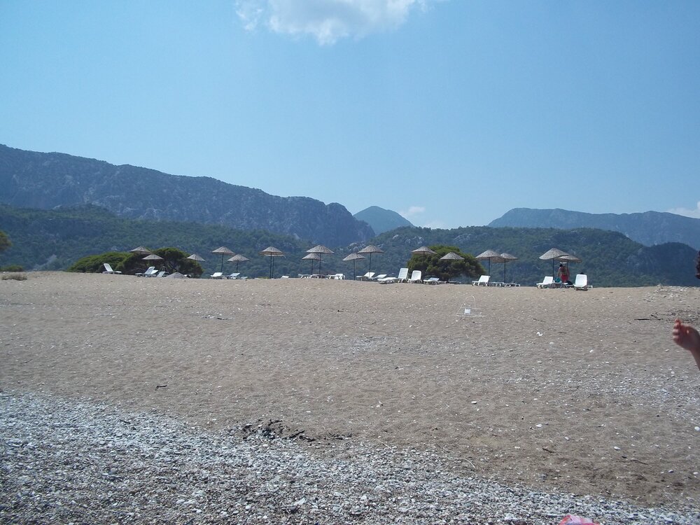 Пляж Чирали, центральная часть бухты. Август - высокий сезон