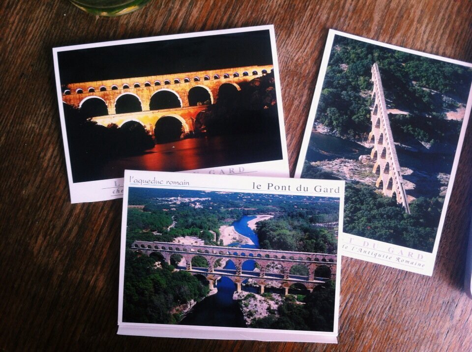 Доехать до акведука я не успела, но купила открытки на память