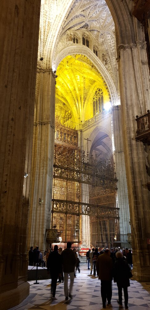Севильский собор - второй в мире по размеру, после Ватиканского