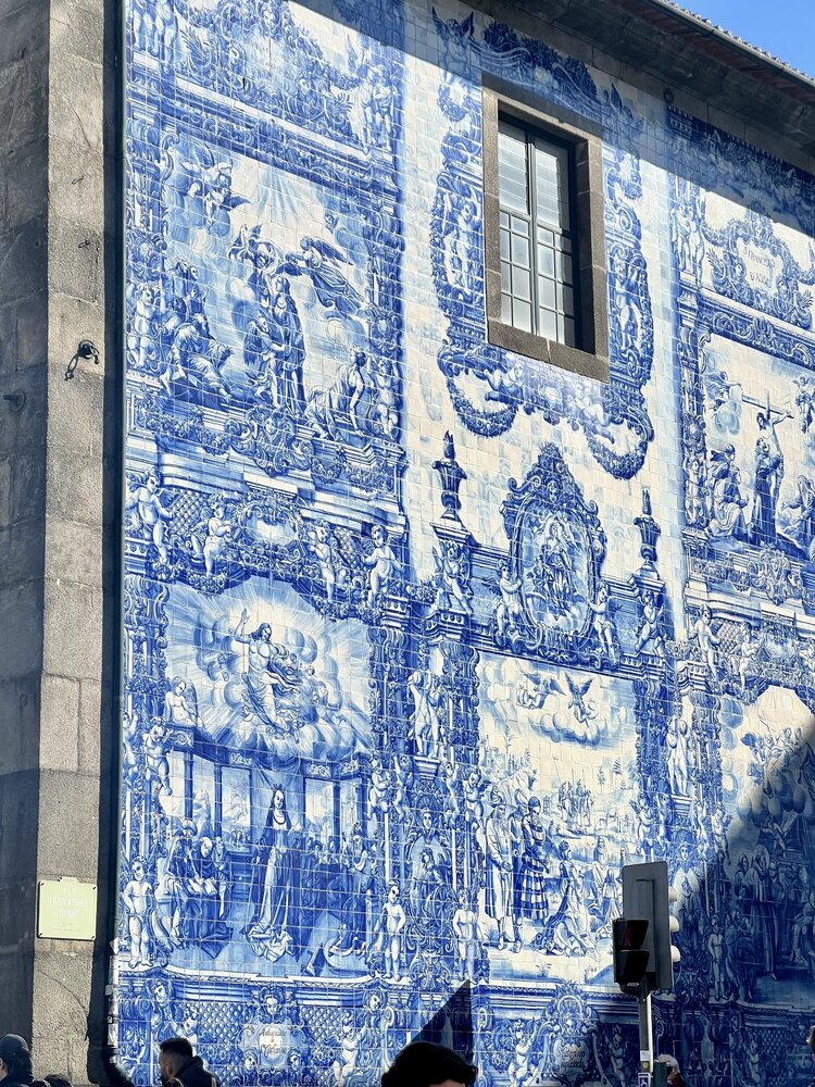Бело-синее азулежу - символ морского господства Португалии в период Великих открытий