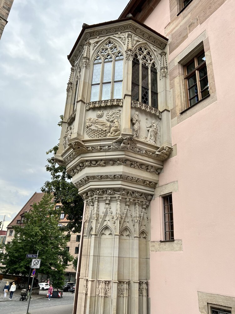 Средневековый эркер на фасаде церкви Св.Себальда