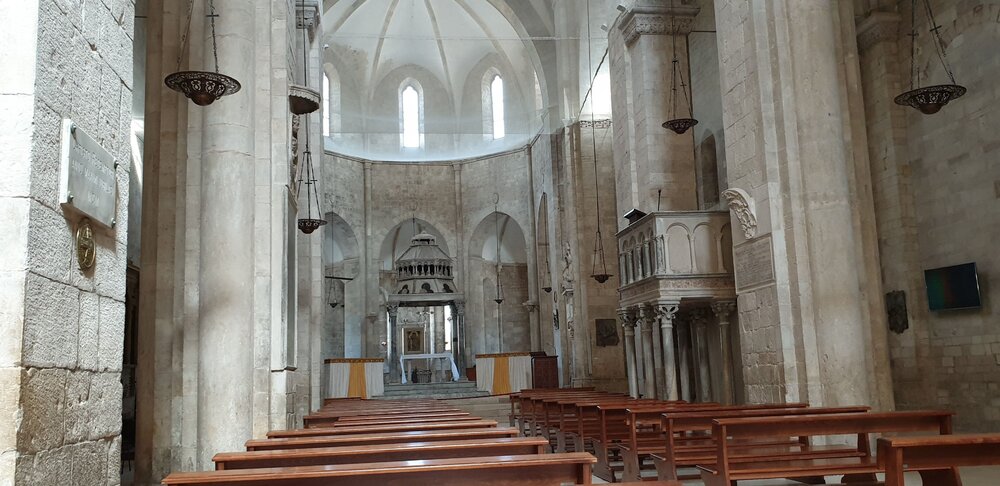 The cathedral has preserved elements of the interior of the XII-XIII centuries