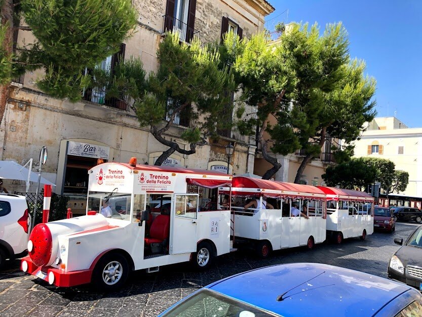 Tourist "happiness train" in Bari