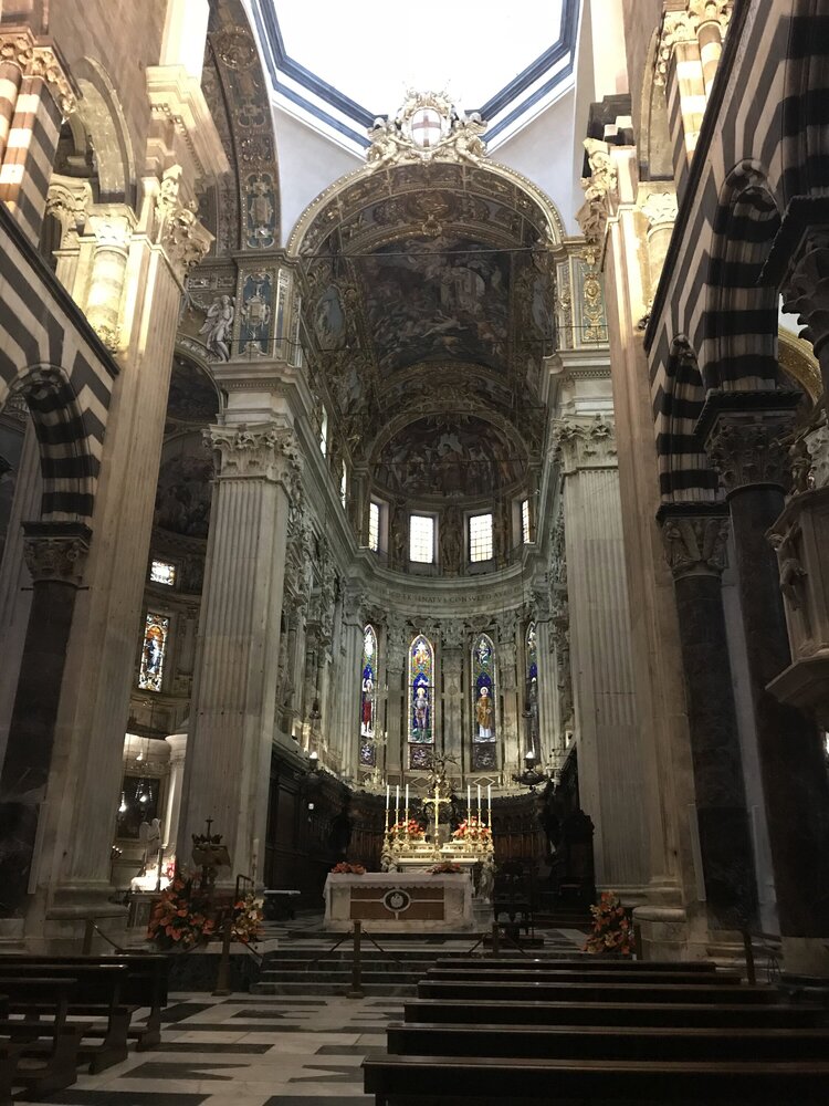 Inside San Lorenzo Cathedral