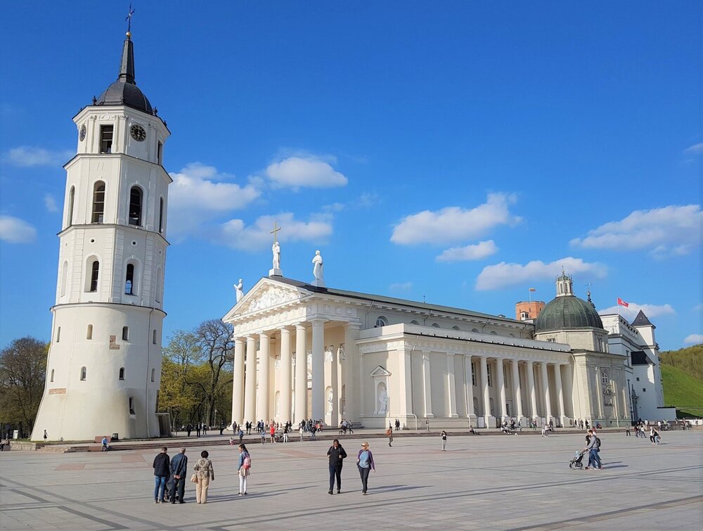 Кафедральная площадь и собор Святого Станислава