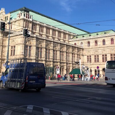 Public transportation in Vienna: subway, streetcars, buses, bicycles