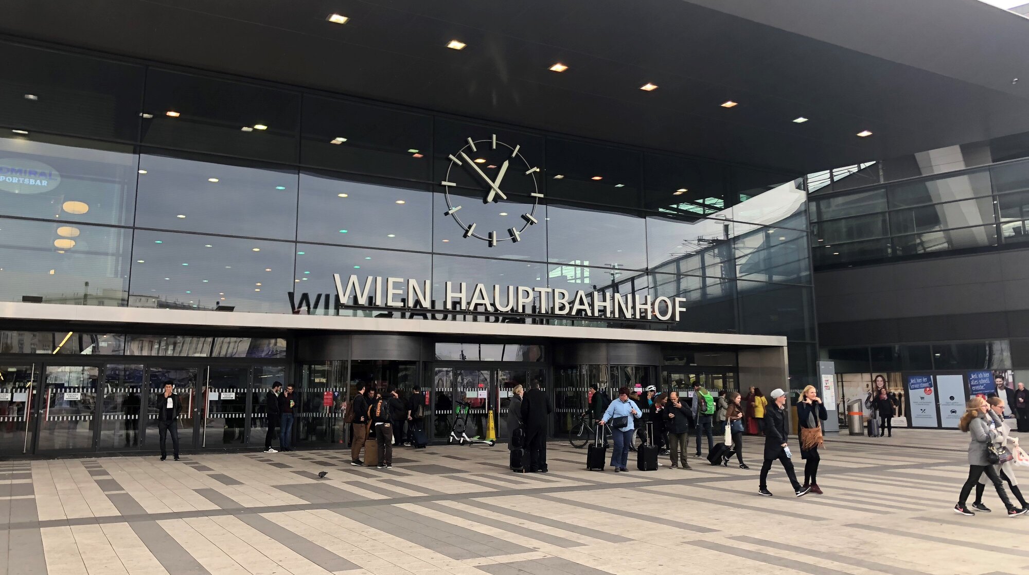 Prague Vienna how to get there on your own by bus, train and car