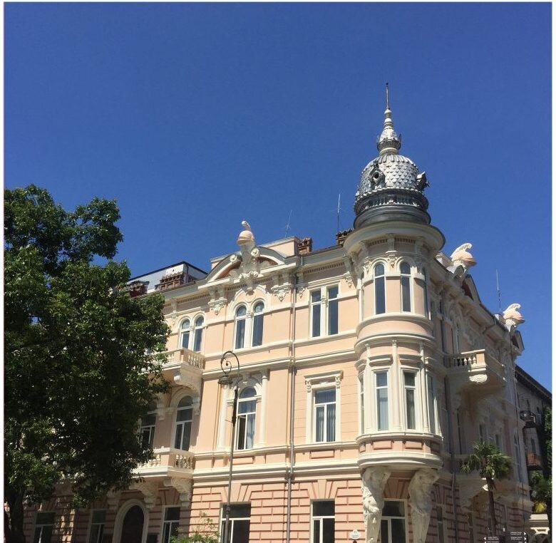 The house with atlantes on M. Abashidze Street, built in the late 19th century by the merchant Niko Sabashvili.