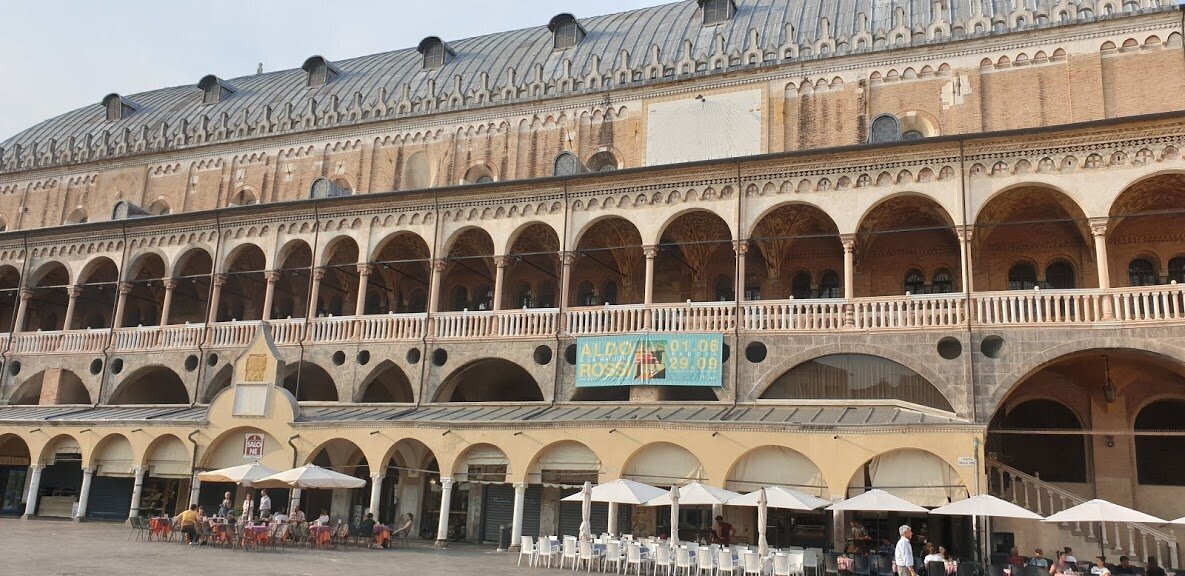 The upper balcony of Palazzo Ragione is frescoed; on the lower level is the Sottosalone marketplace