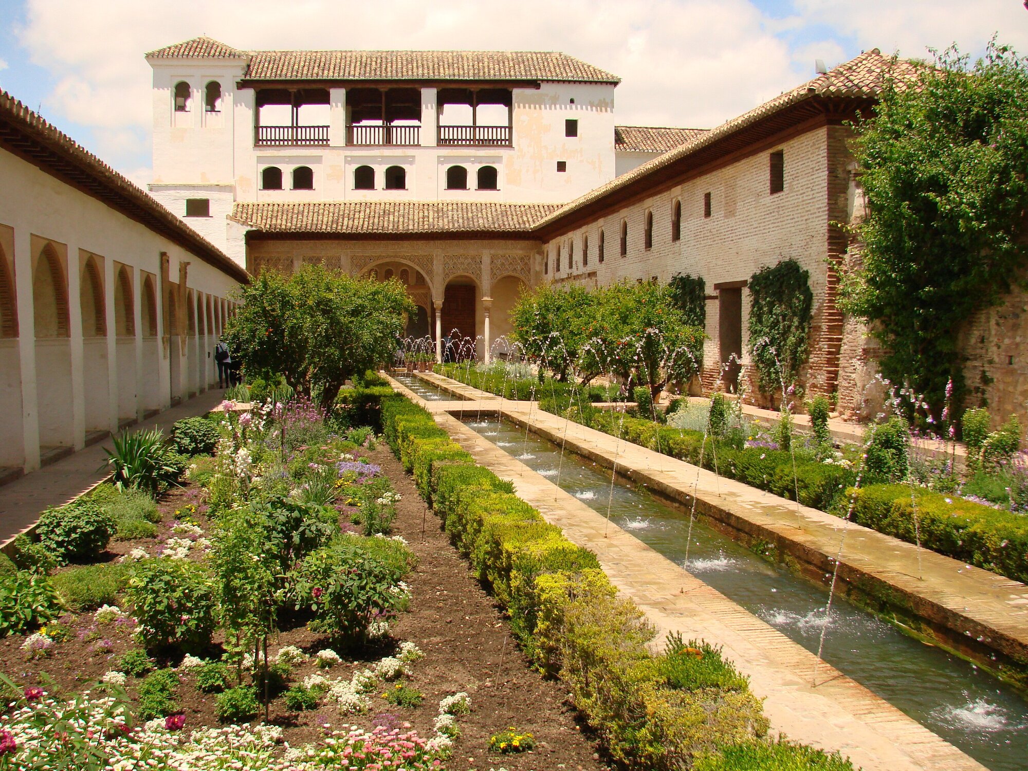 Alhambra Palaces and Gardens: How to organize a self-guided tour
