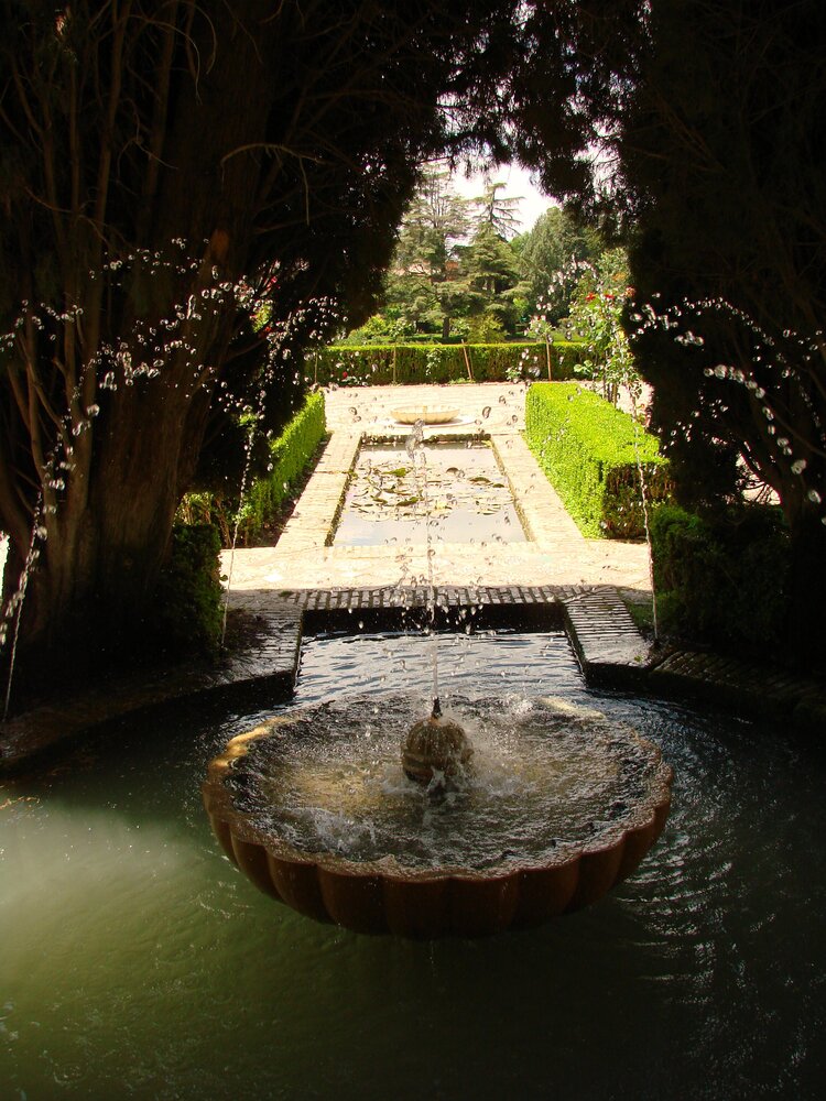 The fountain in the Alhambra garden