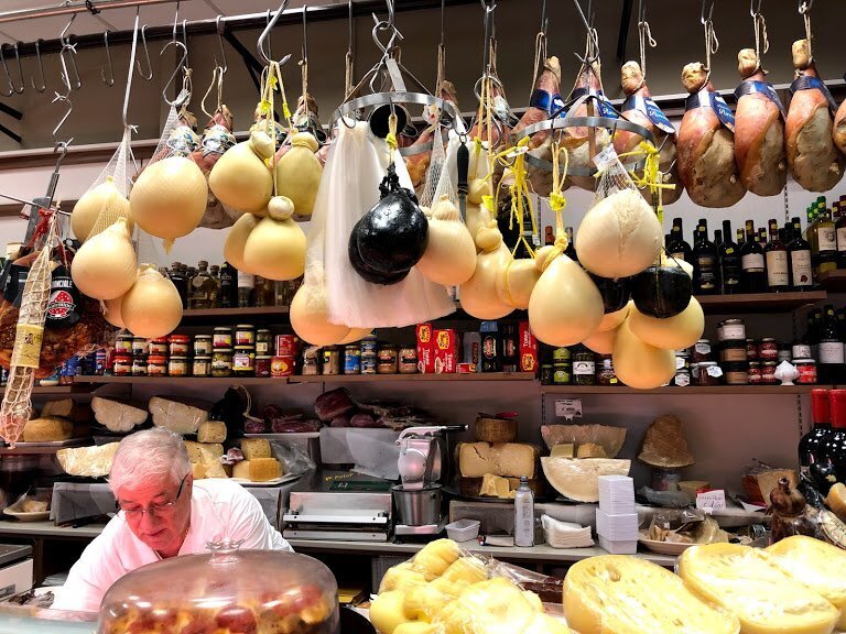 Salumeria in Bari Vecchia: cheese and salami shop