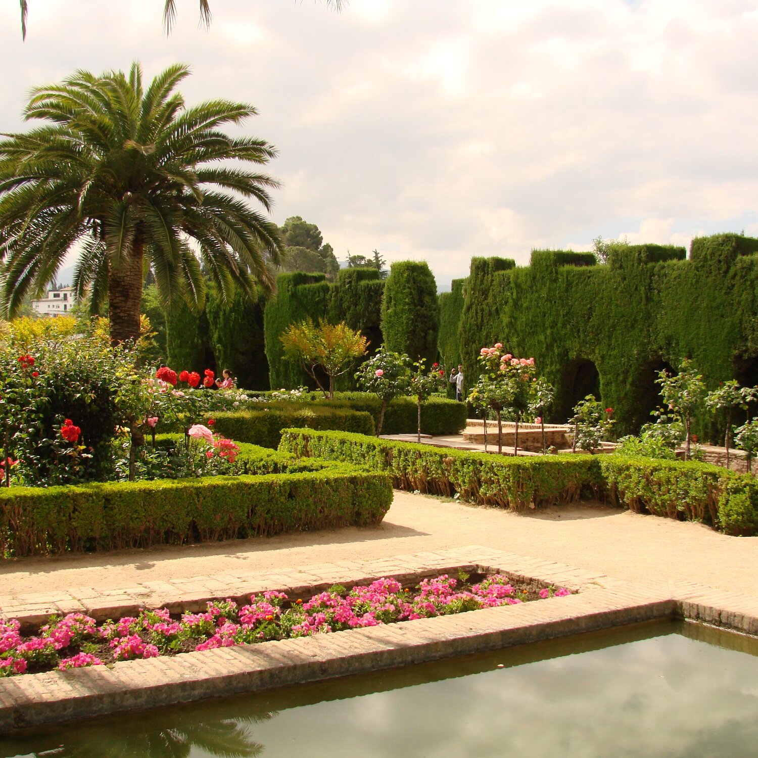 From Seville to Granada: by bus, train and car