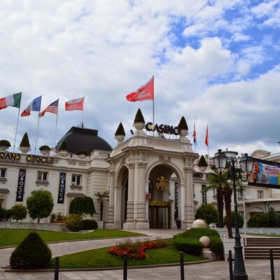 Aix-les-Bains: thermal springs, casino and &amp;quot;friends day&amp;quot;