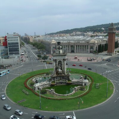 Funicular, &amp;quot;blue streetcar&amp;quot; and tourist buses: special transportation in Barcelona