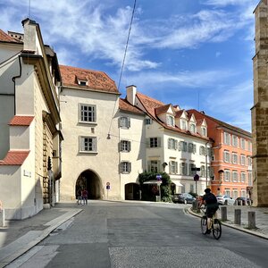 The Crown of Graz. A guide to the imperial core of the city