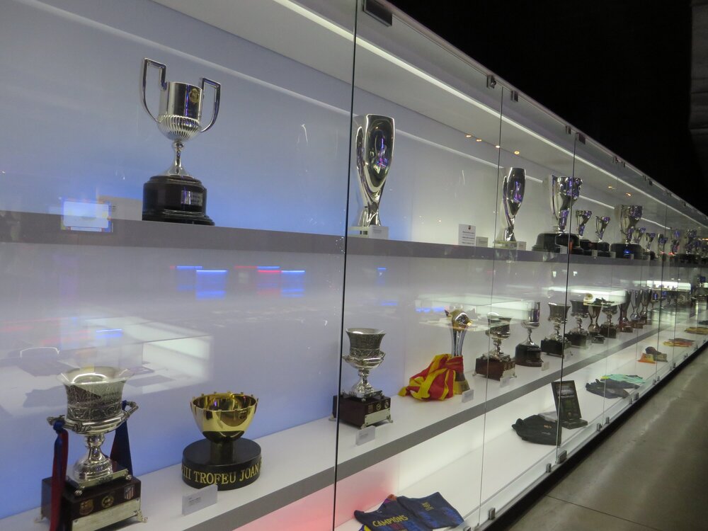 Награды футбольного клуба "Барселона" в музее