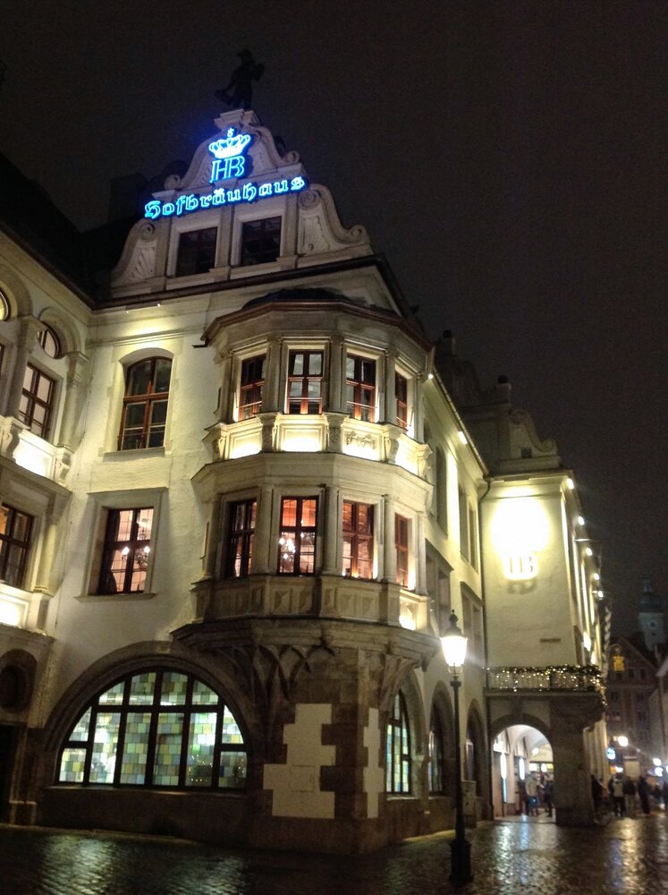 Пивной ресторан Hofbräuhaus - символ Мюнхена уже несколько столетий