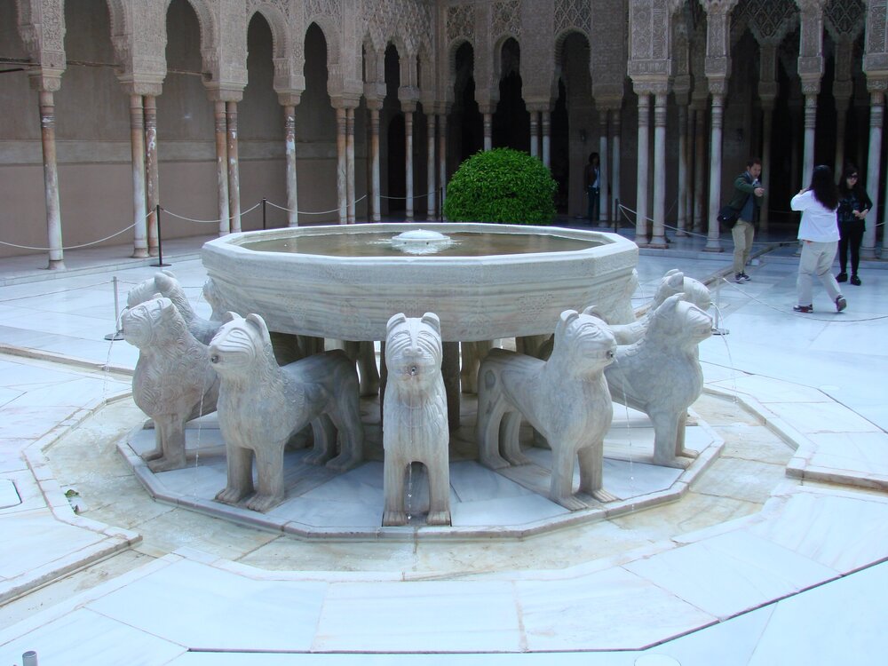 Львиный дворик с фонтаном