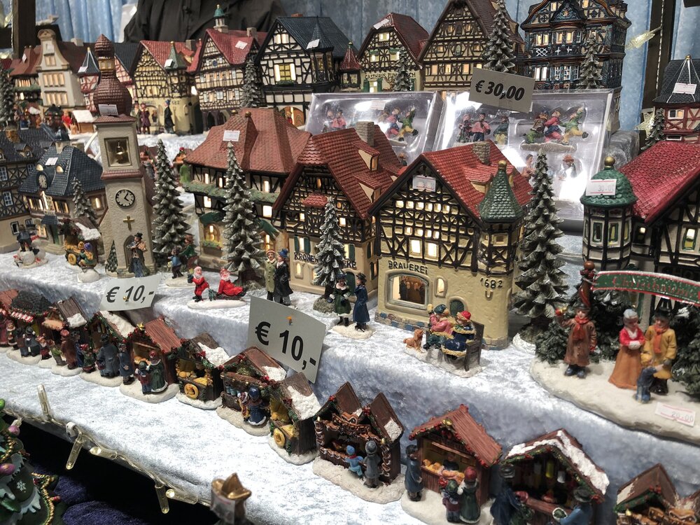 You can buy souvenirs and decorations at the Christmas fair